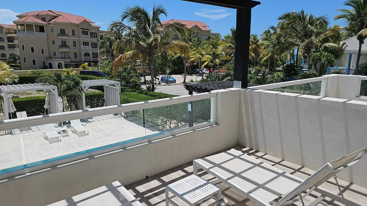 The Tides Grace Bay - Pool View Suite